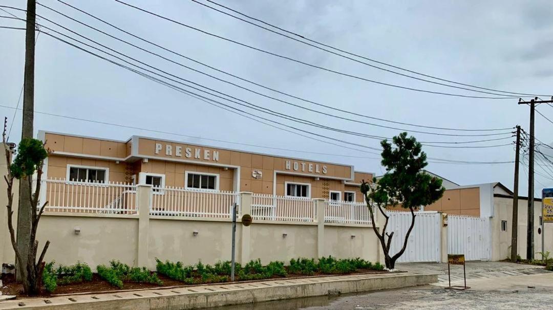 Hotel Presken Kuramo Waters à Lagos Extérieur photo